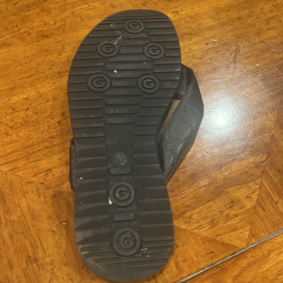 Gucci Leather Flip Flop Sandals - Picture 6 of 9